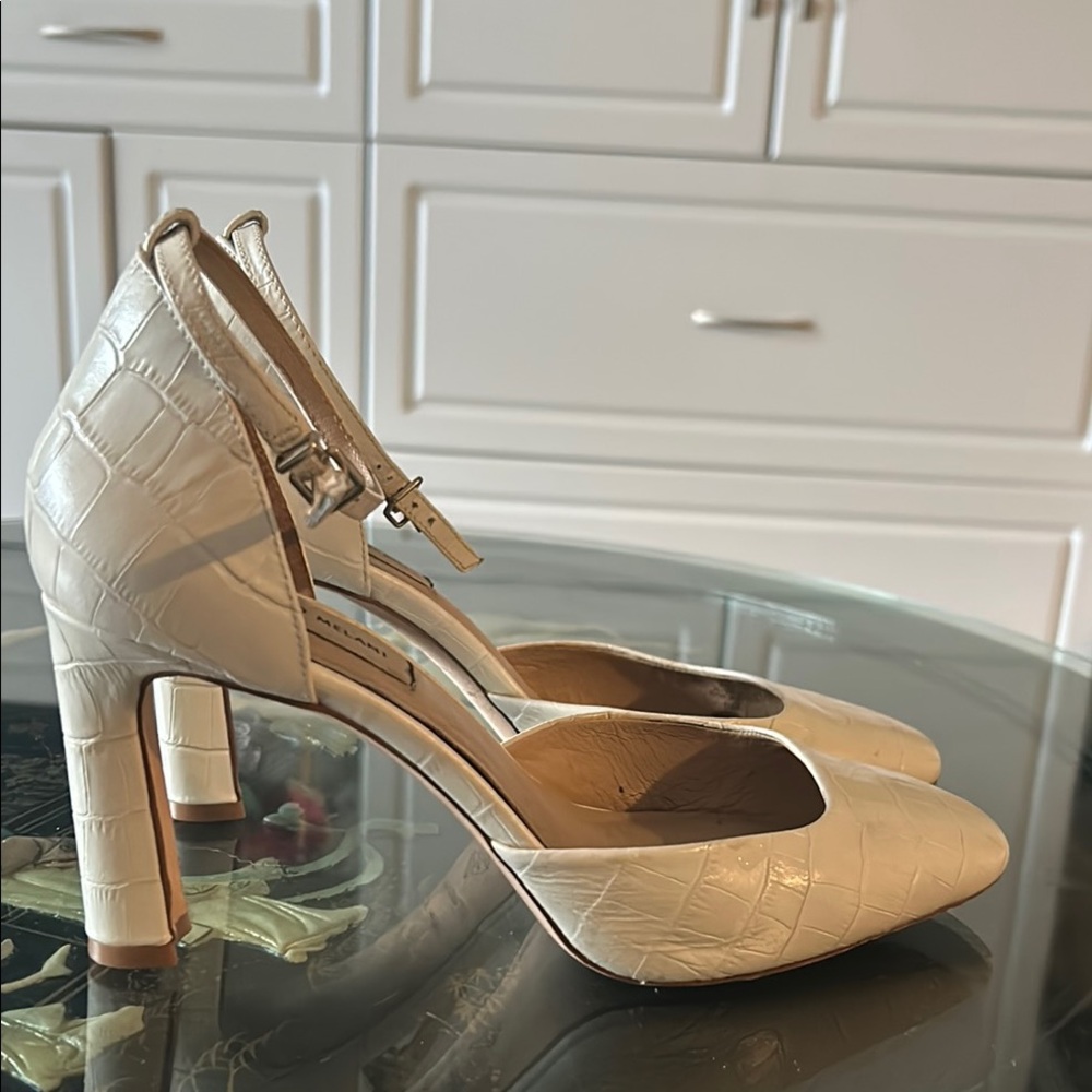 Antonio Melani Elegant Cream Heels with Chunky Heel and Ankle Strap
